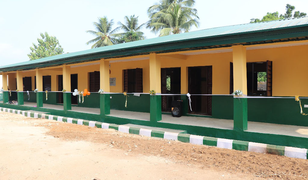 2024 RENL Commissions 3 sets of renovated classrooms equipped